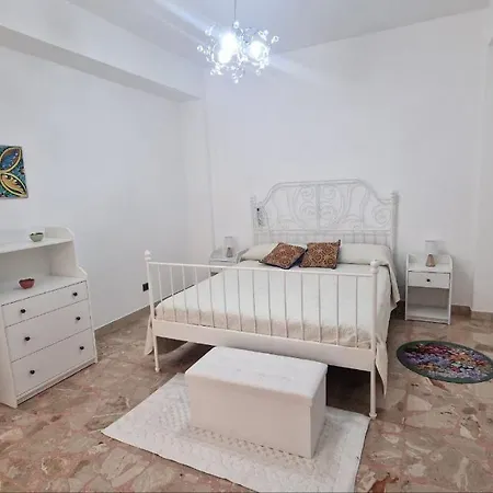 شقة Da Domitilla In Centro Storico Con Panorama أفولا