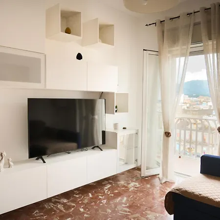Da Domitilla In Centro Storico Con Panorama 아볼라